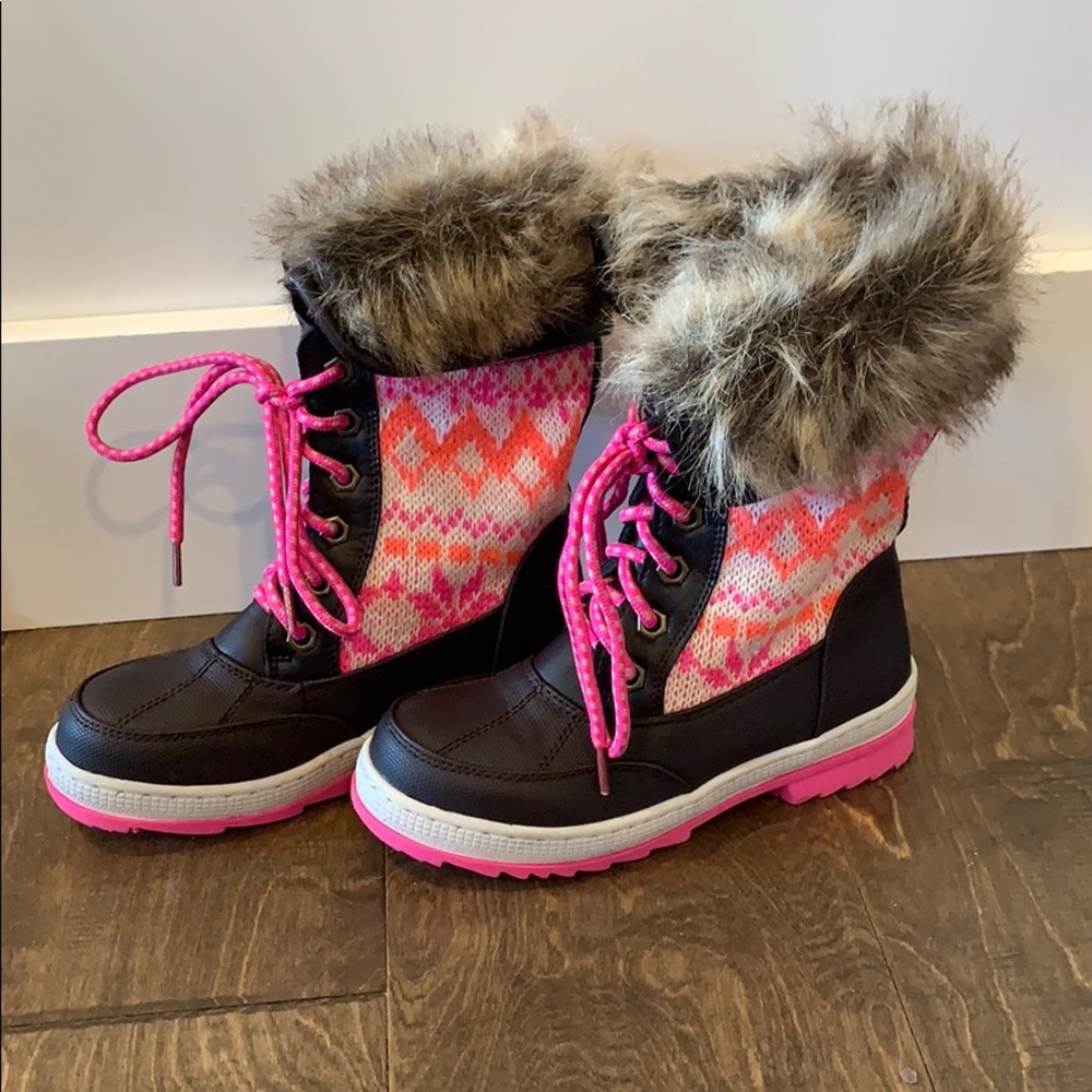 NWOT: Justice snow boots